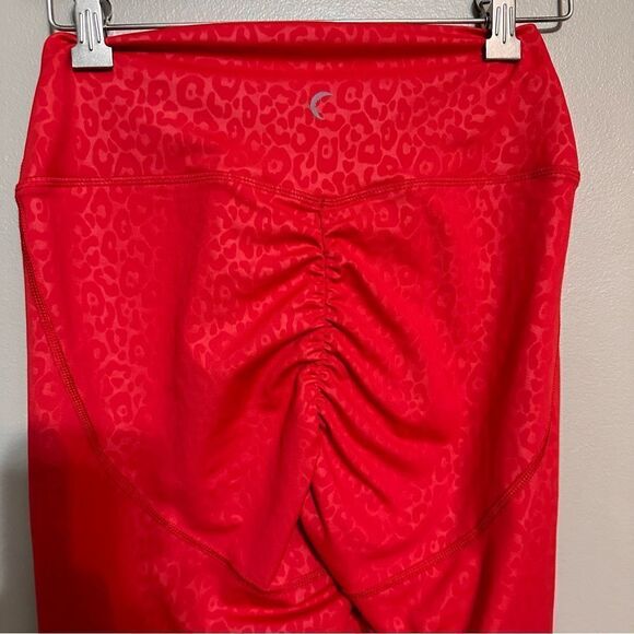 ZYia Red Leopard Scrunch Butt Leggings size 8-10 - Picture 7 of 7
